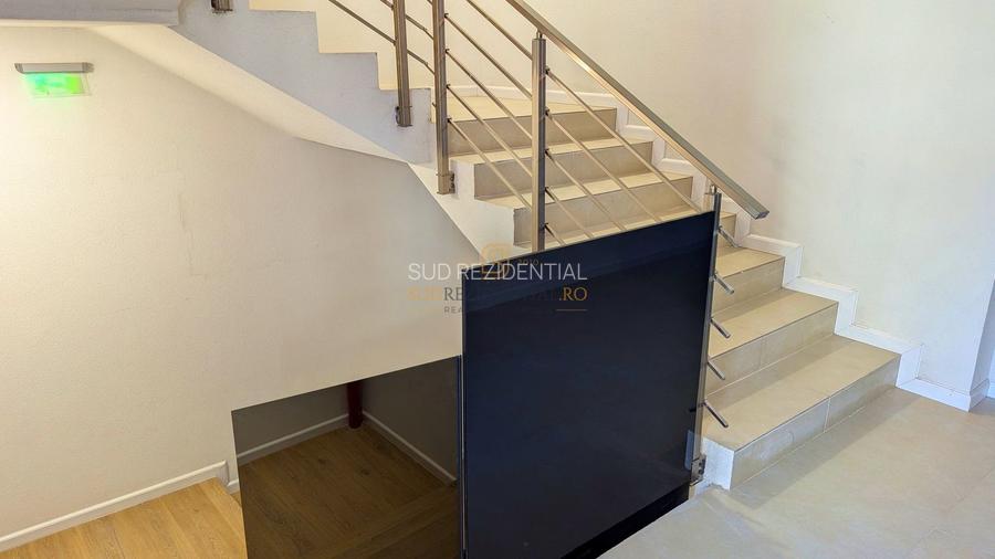 Apartament cu 3 camere, decomandat, terasa 55 mp, Metrou Berceni - 13