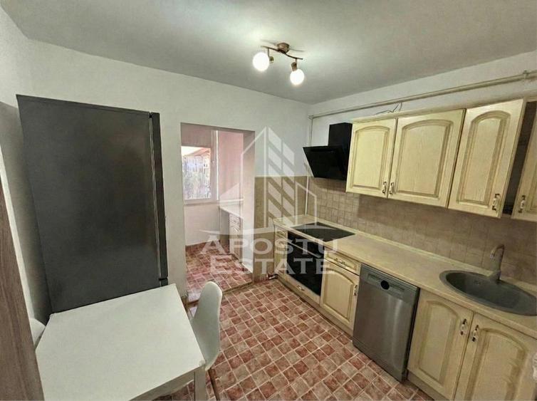 Apartament 3 camere,2 bai, decomandat, renovat, zona Girocului