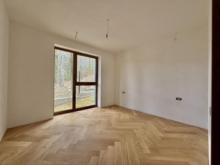 Apartament la parter cu gradina proprie, în Foresti Sinaia. În inima naturii