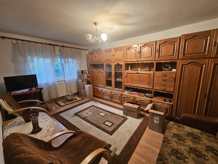 Apartament 3 camere, 2 balcoane, cartier Plopilor!