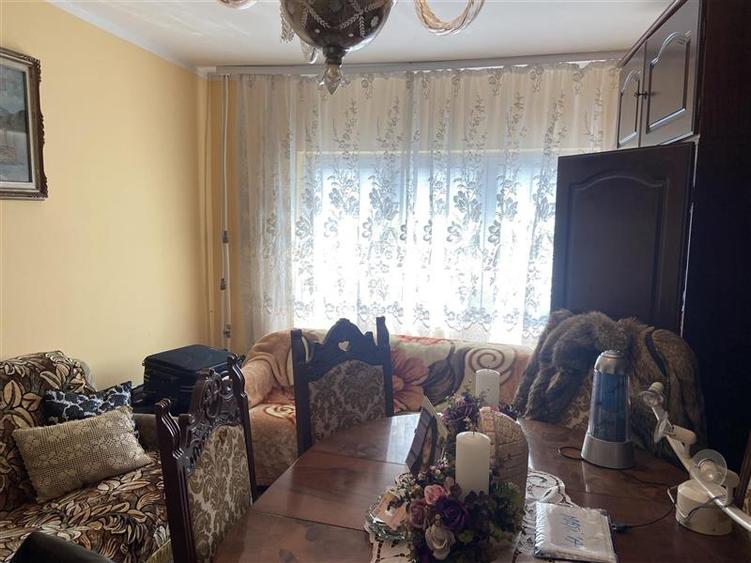 Apartament 2 camere , zona ultracentrala - Piata Moldovei , et 2 , decomandat ,