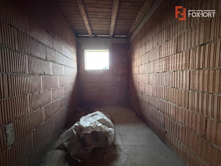 OPORTUNITATE - Casa individuala la rosu, teren de 851 mp in Peciu Nou