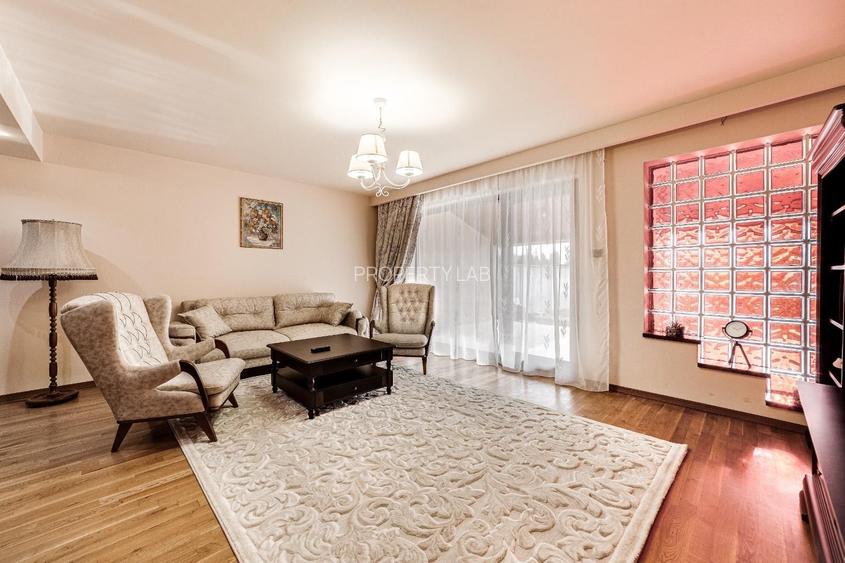 Vilă cu 6 camere de vânzare în zona Central - 13