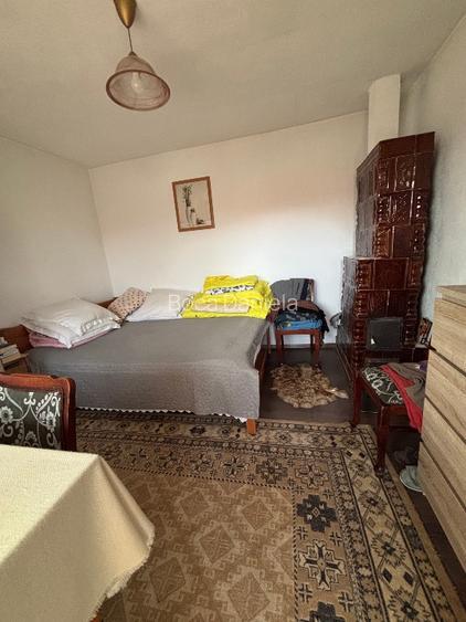 Casă de vânzare în Arcani, Gorj – teren și gospodărie - 5