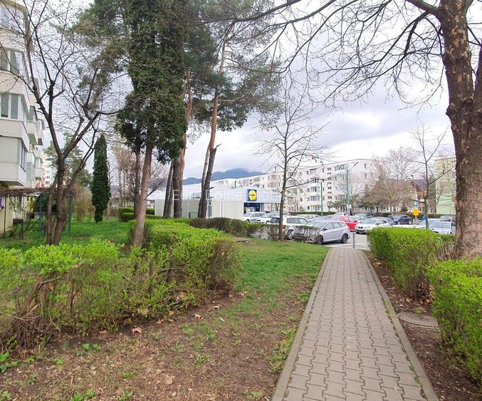 Apartament luminos cu vedere spre biserică, într-un cartier verde și liniștit. - 25