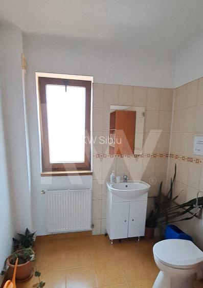 Spatiu de birouri , ultracentral , 90mp , 2 camere, hol, 1 baie. - 4