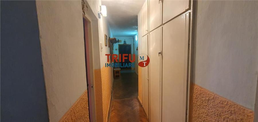 Apartament cu 4 camere de vanzare zona Centru