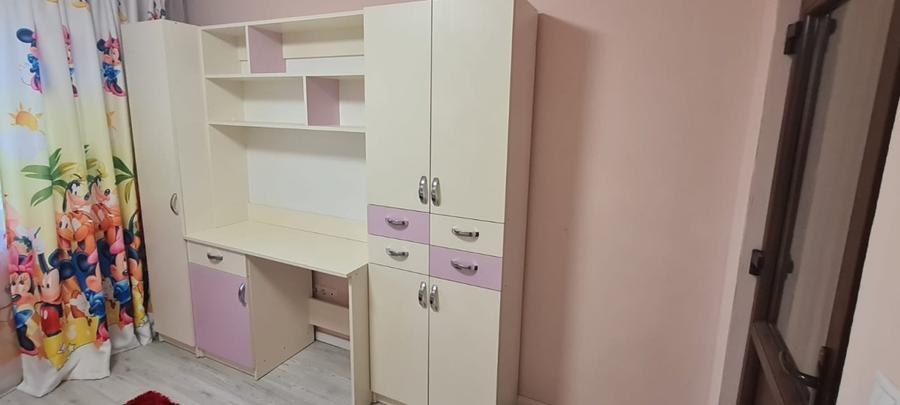 Persoana fizica închiriez apartament