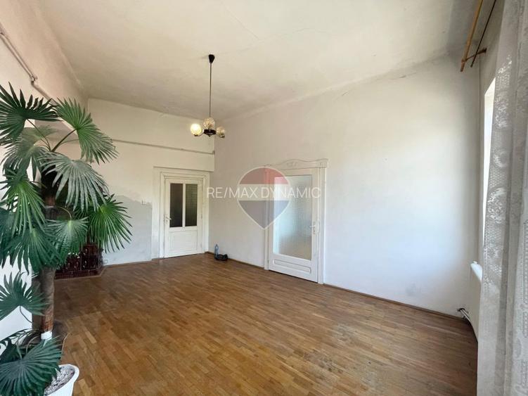 Casă cu 3 camere de vânzare în zona centrala comison 0% + garaj - 10