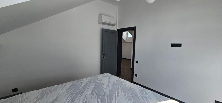 Vand apartament de 3 camere,cu 2 locuri de parcare situat in Turnisor,str.Bieltz