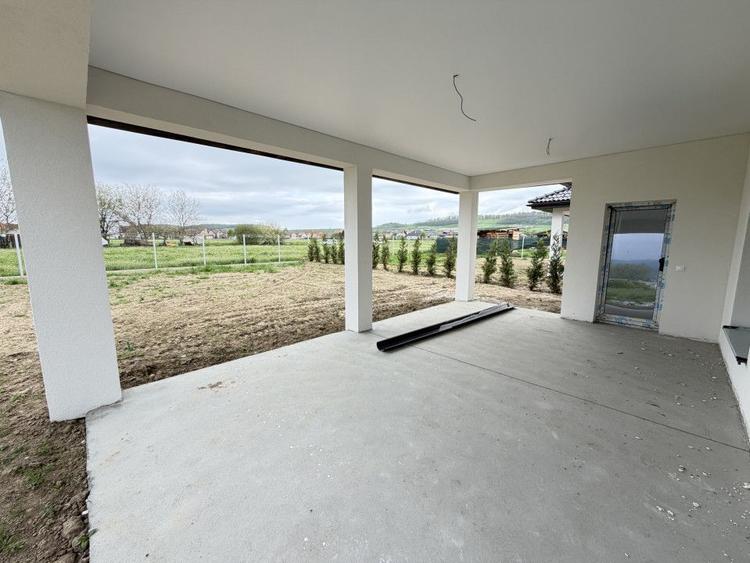 Casa tip duplex , curte libera 340 mp, Cristian