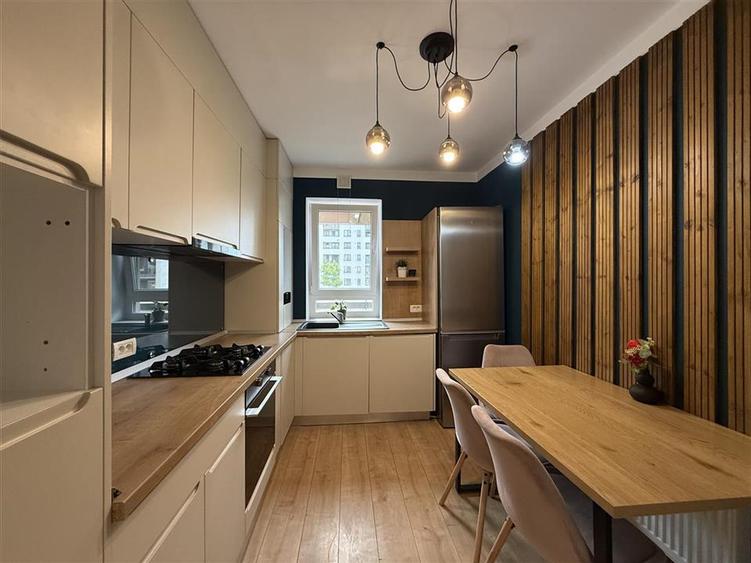 Apartament doua camere Pietonal Coresi Avantgarden ( Kasper )