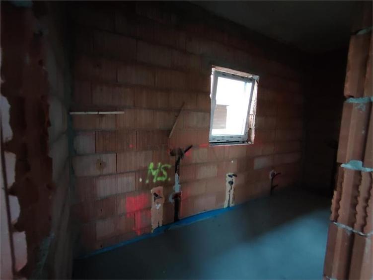 Duplex separat prin baie - toate utilitatile - proiect deosebit