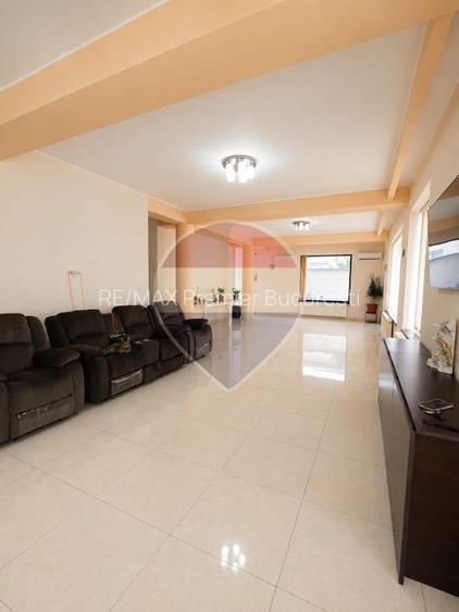 Casă / Vilă cu 12 camere de închiriat în zona Fundeni - 26