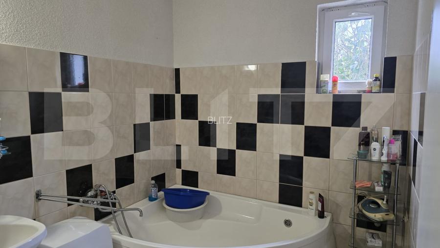 Casa 5 camere , 300 mp;  Teren - 2000 mp . Viile Satu Mare - 17