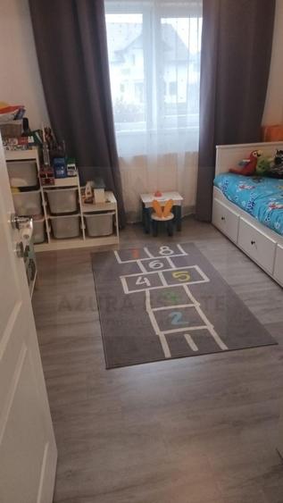 Apartament cu 3 camere 2 bai si curte individuala 74 mp în Șelimbăr