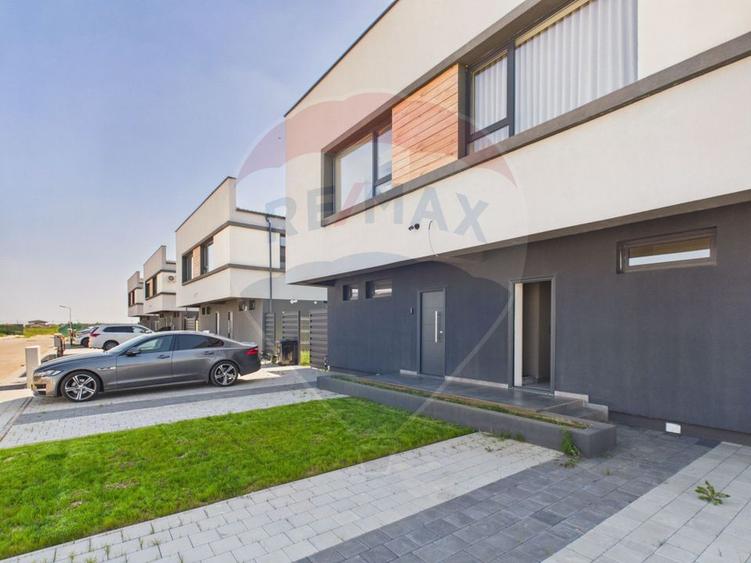 Casa tip duplex cu 4 camere de vânzare in Balotesti