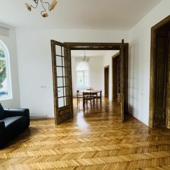 Inchiriere apartament 3 camere|in vila|Universitate