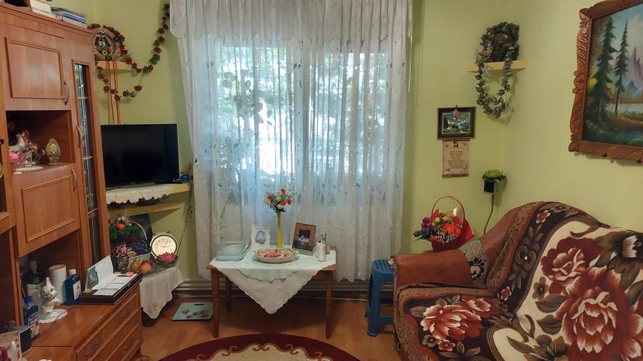 Apartament trei camere renovat, zona Școala 1/8 Sud