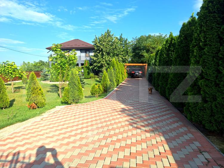 Casa 4 camere, 200 mp util, 1300 mp teren in proprietate, Sculeni