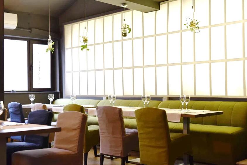 Restaurant cu terasa de inchiriat, ultracentral, bucatarie dotata si utilata!