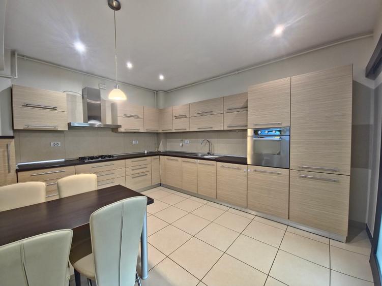 Apartament 3 camere 2 bai lux parcare subterana termen lung zona KM 5