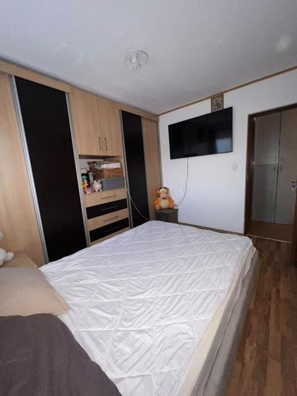 Soarelui. Mobilat si utilat. Bloc izolat termic exterior cu acoperis. Decomandat