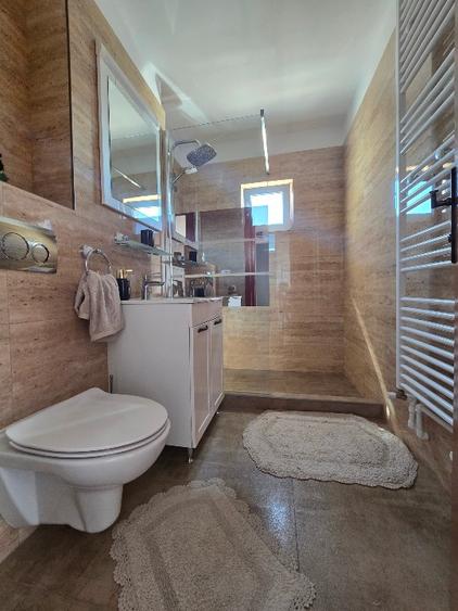 Apartament complet renovat, 3 caTomis 3, nelocuit după renovare, totul este nou.