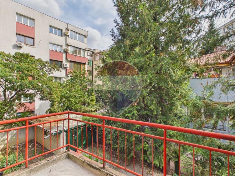 Apartament cu mansardă și garaj de vânzare în zona Domenii