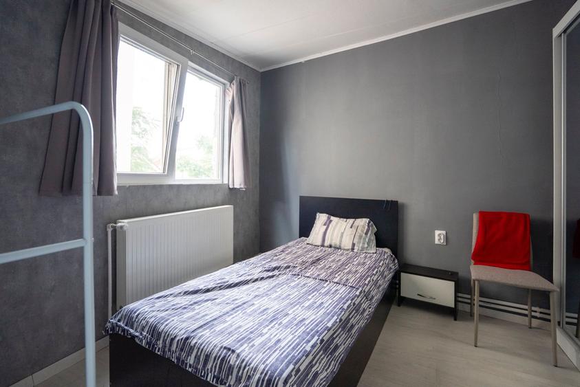 Casa 5 camere in Rogerius, la bulevard, cu acces auto