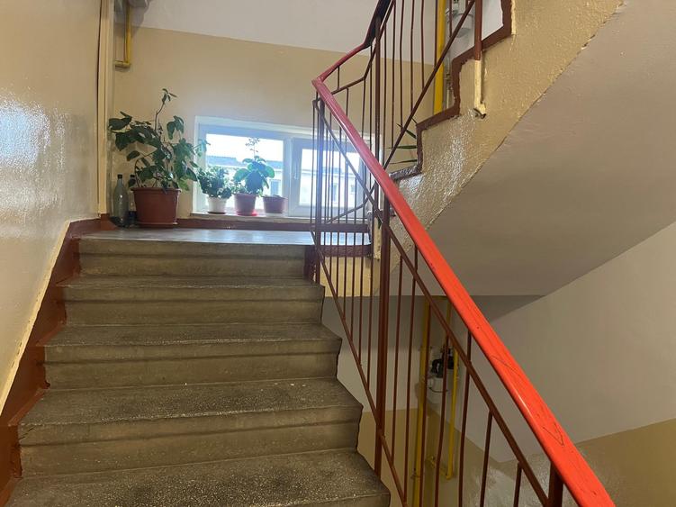 Apartament 3 camere , semidecomandat ,52 mp inclusiv balcon, Casa de cultura