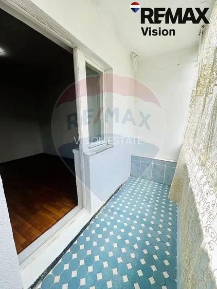 Apartament cu 3 camere de vânzare în zona 1 Mai - 8