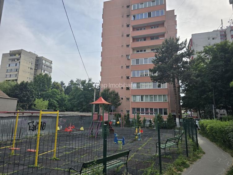 Apartament 3 camere,et.1,bloc izolat,70mp,lift nou,pivnită - 9