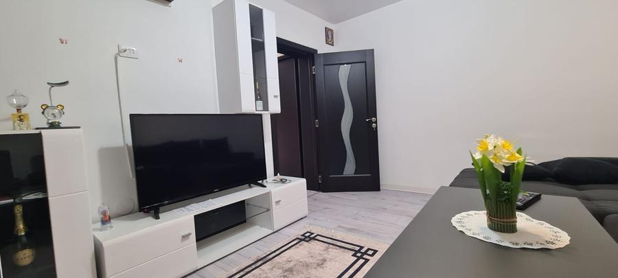 De vanzare apartament cu 3 camere, Piata Centrala, et. 3, 105.000 euro