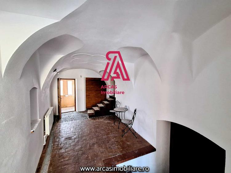 Casa individuala de vanzare cu 4 apartamente-Centrul Istoric Sibiu!