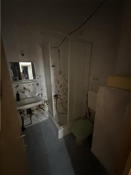 Decomandat cu 2 bai si 2 balcoane la etajul 1 bloc izolat