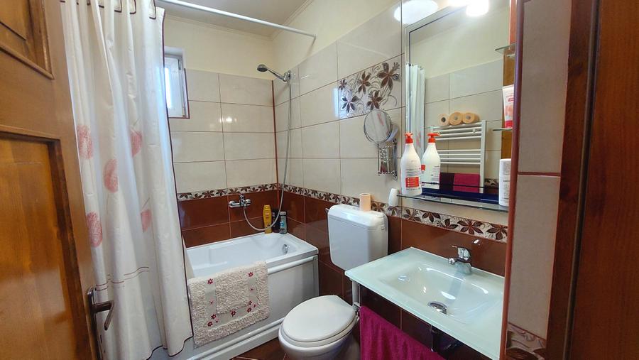 Gospodarie, casa cu 5 camere si 8272 mp teren, in Oarda
