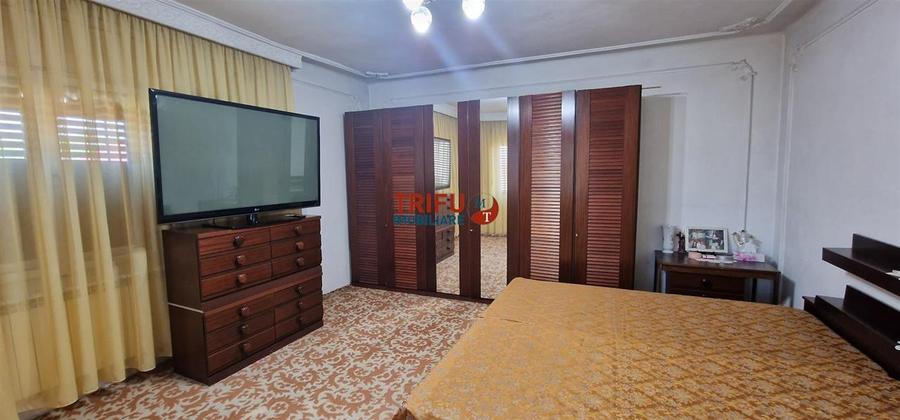 Casa 5 camere 743 mp teren Sebes