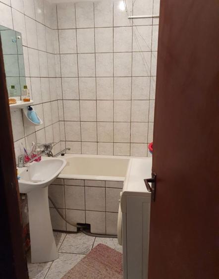 Garsoniera, 32 mp, etaj intermediar, zona Detunata