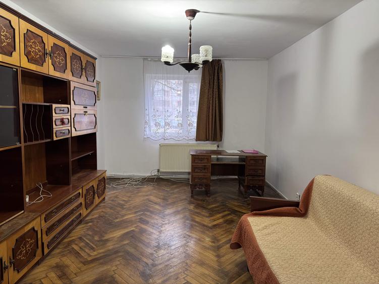 2 cam,decomandat,parter cu balcon, 53 mp,Primaverii,pretabil spatiu comercial