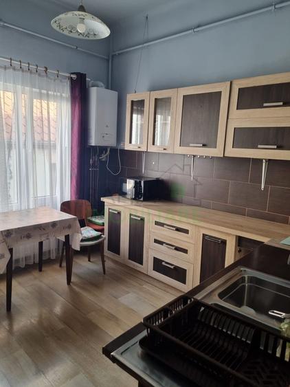 Apartament 2 camere de închiriat în Piața Sfatului, Centrul Istoric
