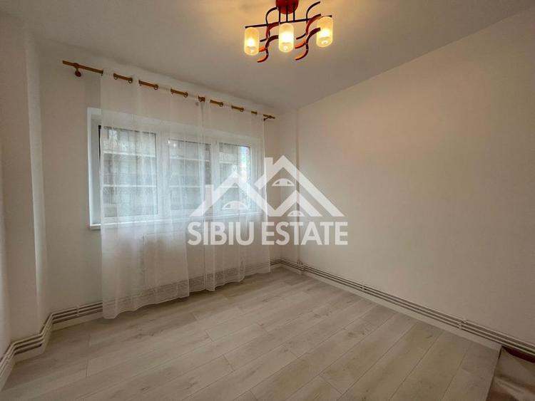 Apartament decomandat cu 2 camere, balcon, etaj 3, recent renovat, -Sibiu