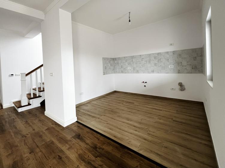 Duplex despărțit prin camera tehnica-Zona Centrala - Dumbravita