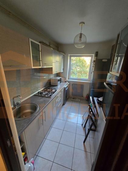 Apartament 3 camere de vânzare în zona Dacia – etaj intermediar