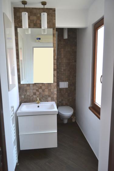 Vand casa cu etaj,3 cam,in zona Mureseni.