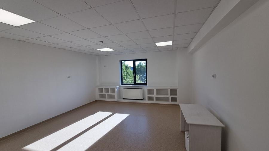 Spatii birouri,clinica sau orice alta utilitate parter135mp,etajul2-230 si 310