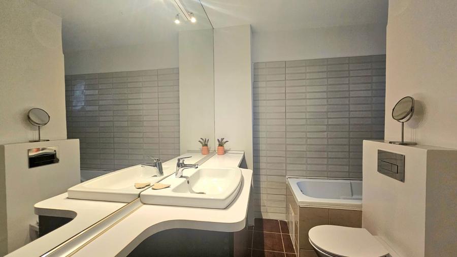 Apartament între Cișmigiu și Metrou Izvor-Luminos-Stradă Liniștita-Comision 0%