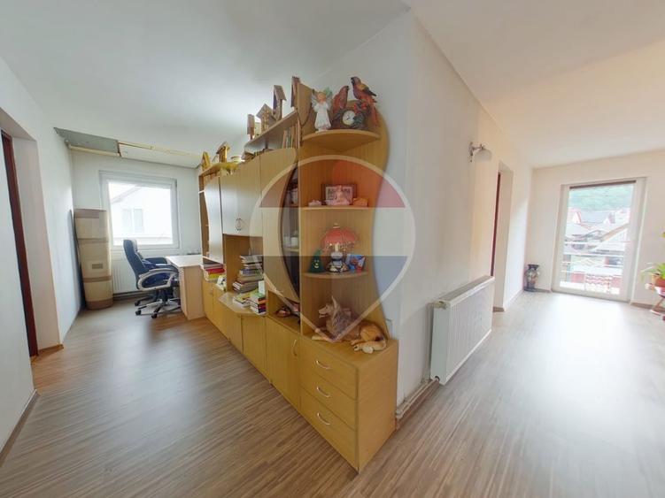 Casă / Vilă cu 4 camere de vânzare
