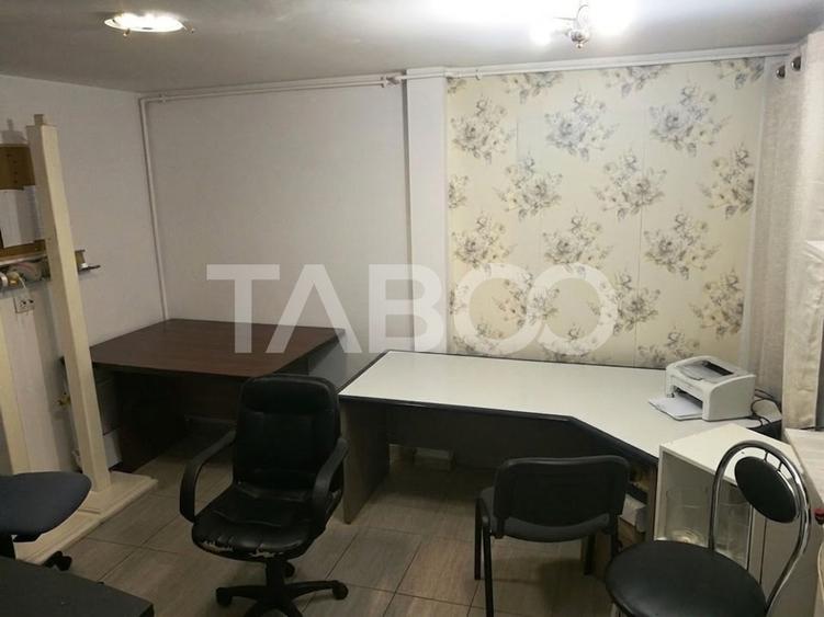 COMISION 0 - Spatiu comercial la strada cu 3 camere 73 mpu Dumbravii