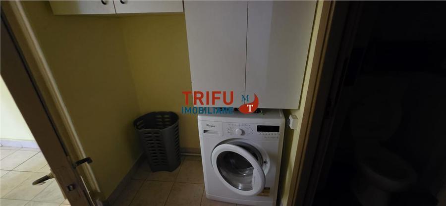 Apartament et. 2, 3 camere, decomandat zona Piata